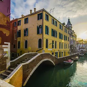 Le Marie 2*, Veneza Itália